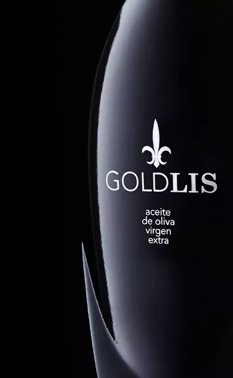 Fotografia de producto comercial de botellas de aceite ideal para bodegas o distribuidores. Fotografo de producto comercial en Zaragoza.